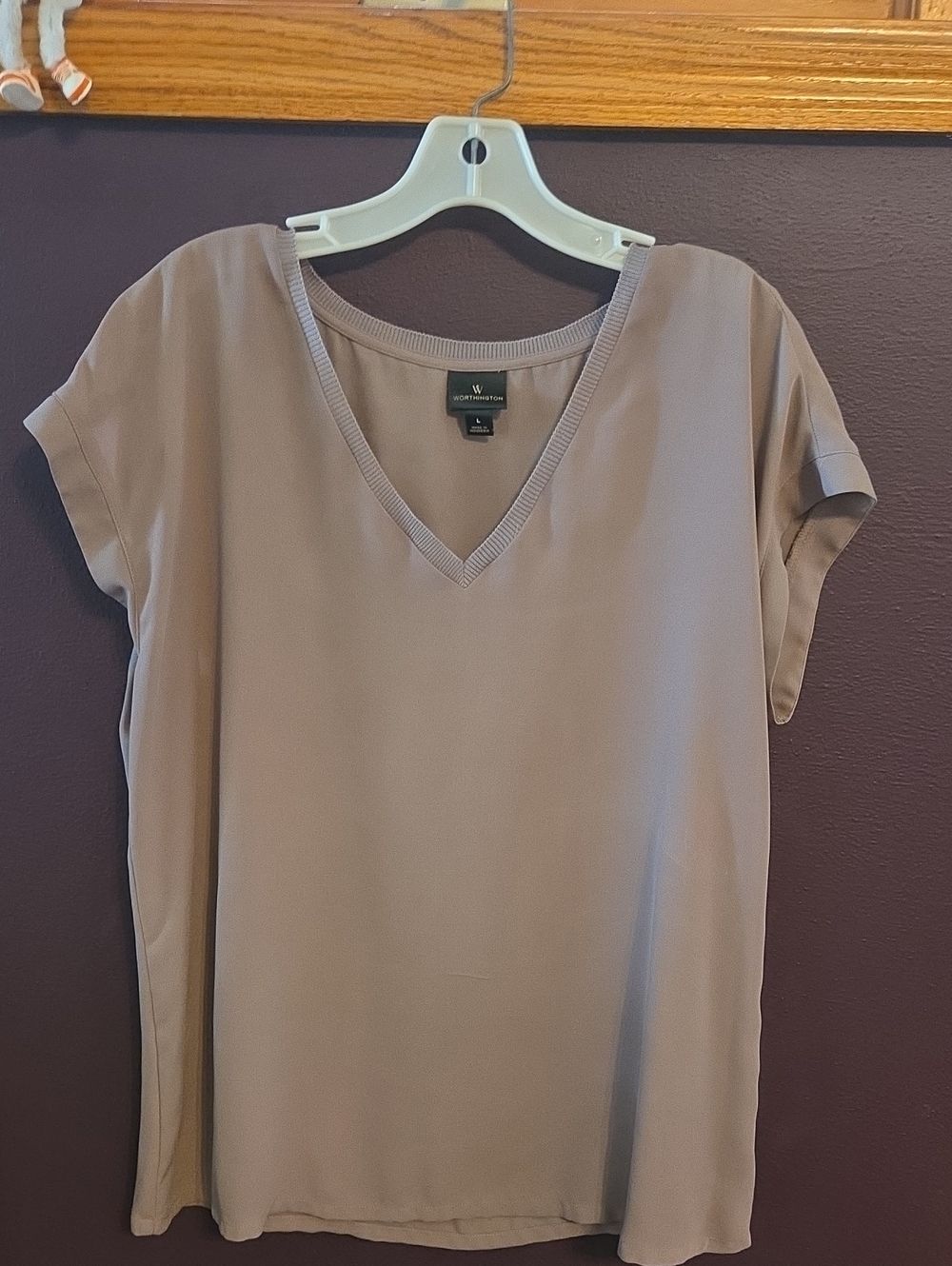 Worthington Taupe V-Neck Short Sleeve Top